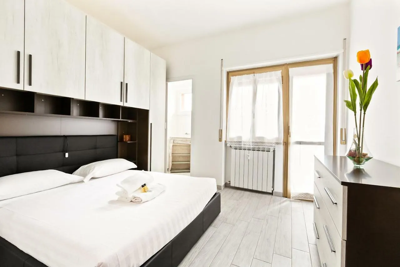 Renewed Balcony Flat With Green Garden Apartment Milan Italy